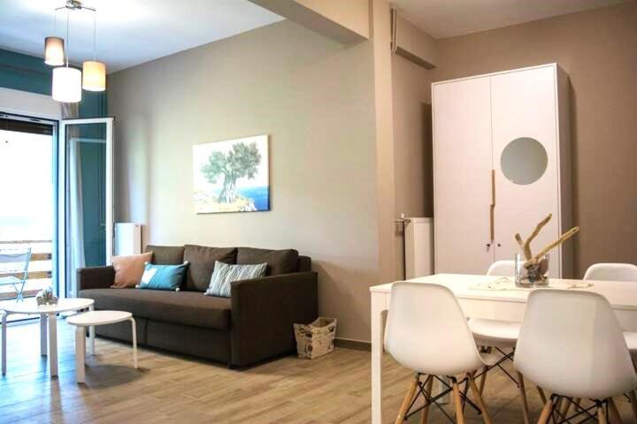 Chic And Minimal Apartment Close To Thissio Metro Athen Exterior foto